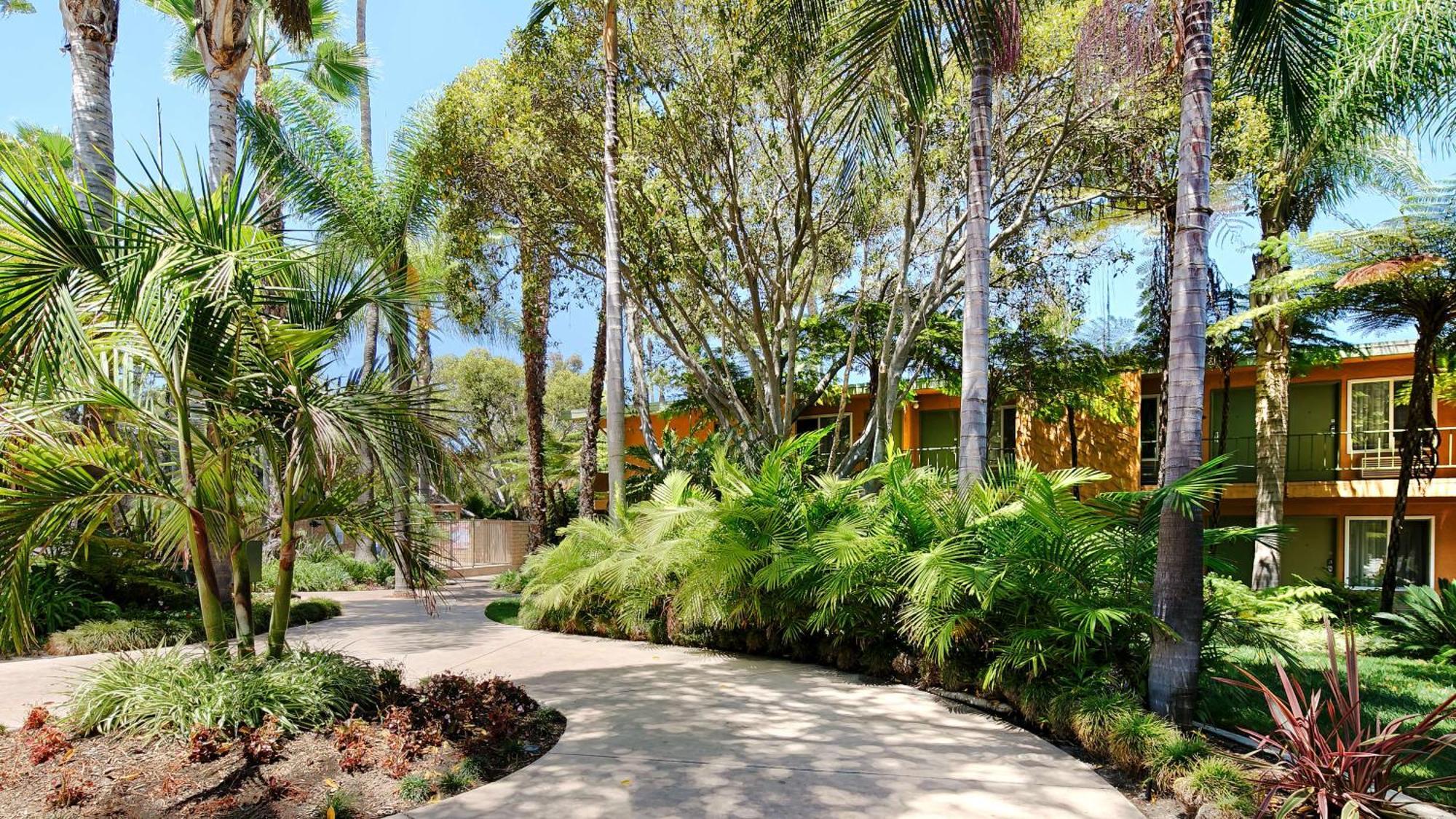 Western Seven Seas Hotel 3*